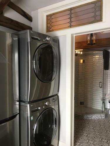 Apartamento The Carriage House Flat - Downtown Paris Canada