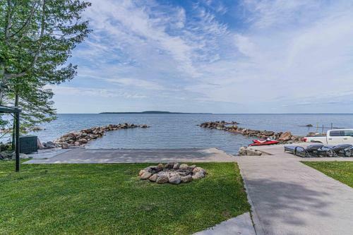 Villa Selena-lakefront-families Only-boat Launch