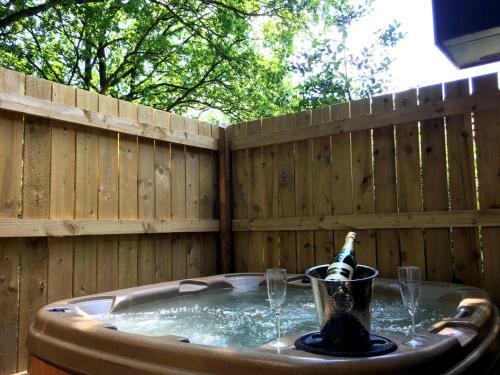 Kingfisher Lodge-huntersmoon -warminster-longleat-bath