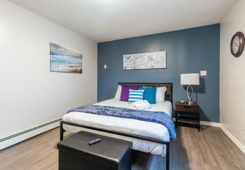 Studio Apartment - Newly Renovated - Prime Walk Score