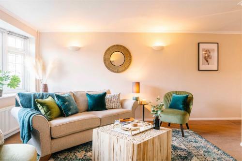 Castle Gate By Spa Town Property - Central Location With Large Living Space