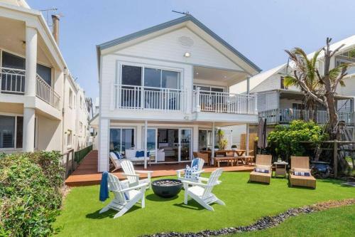 Villa Absolute Beachfront Family Size Home