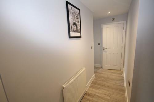 Holden Court Apartments - Apt 3
