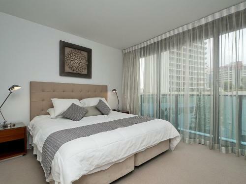 Executive 2 Bed 1 Bath Apartment At Oracle Broadbeach Inc Free Parking