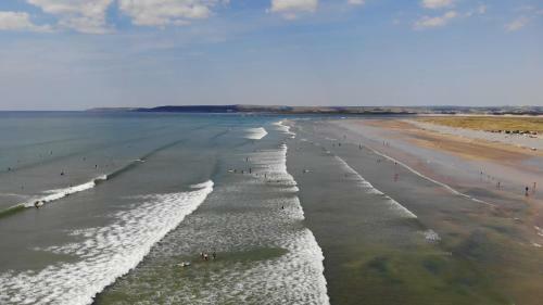 Andas Beach House - Footsteps To The Beach