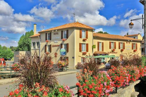 Hotel Logis Le Cheval Blanc Et Le Clovis