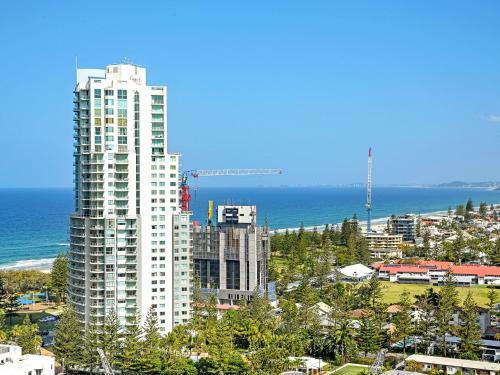 Oracle Broadbeach Gorgeous Modern 2 Bed 1 Bath Apartment