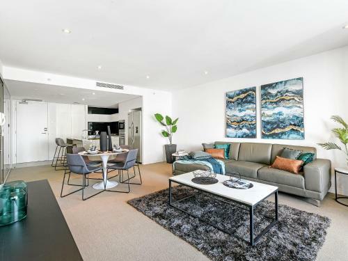 Oracle Broadbeach Gorgeous Modern 2 Bed 1 Bath Apartment