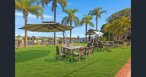 Surfers Superior 2 Bedroom Apartments With Ocean View