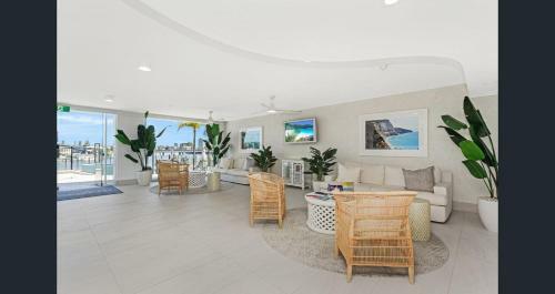 Surfers Superior 2 Bedroom Apartments With Ocean View