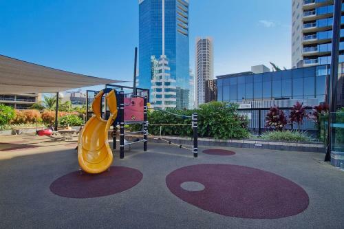 Apartamento Circle On Cavill 1 Bedroom Spa & Study, Hinterland View - Qstay