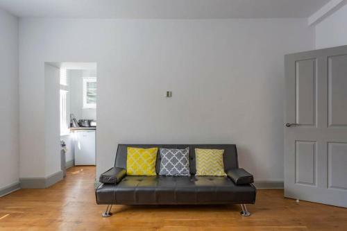 Spacious Central Chic Apartment - Simply Check In