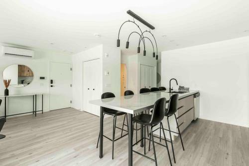 Suite Luxueuse Vue Sur Lac Centre Ville- Suites 68