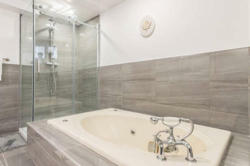 Apartamento Modern Meets Rustic- 2 Bedroom In Old Quebec