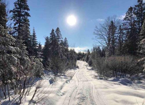 Chalet Moderne Et Chaleureux Avec Un Acc�s Au Lac