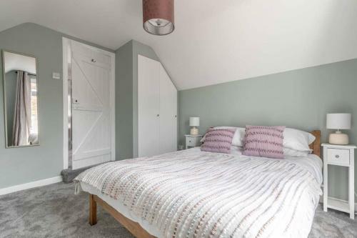 Charming Cottage In Windsor - Walk To Castle &shops!