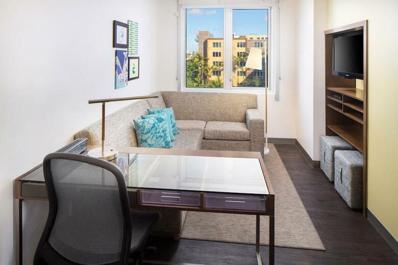 Hotel Element Miami International Airport