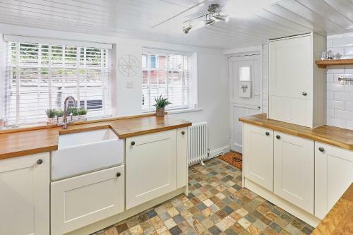 Host & Stay - Mast Cottage