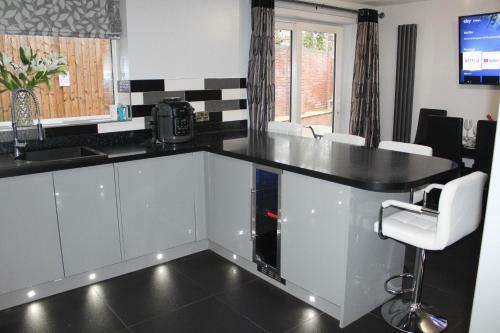 4 Bedroom Detached Holiday Home With Hot Tub