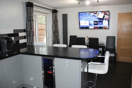 4 Bedroom Detached Holiday Home With Hot Tub