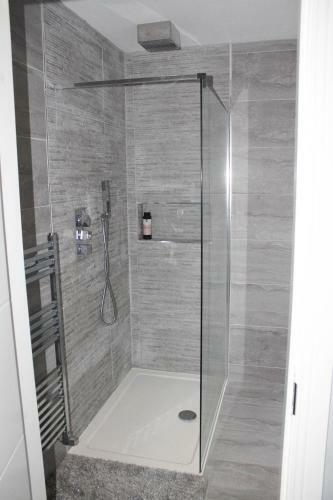 4 Bedroom Detached Holiday Home With Hot Tub