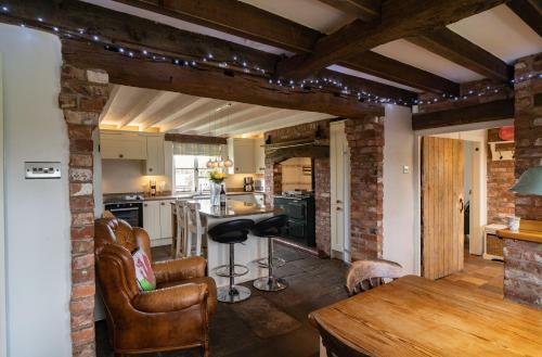 Large Welsh Cottage - Jubilee House