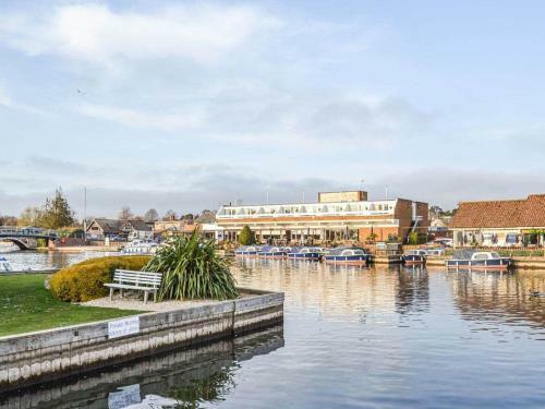 Riverside Reach - Uk38559