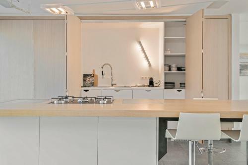 Modern Architectural House 5 Min From Beach With Great Private Garden