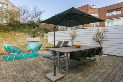 Modern Architectural House 5 Min From Beach With Great Private Garden