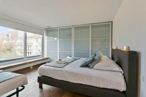 Modern Architectural House 5 Min From Beach With Great Private Garden