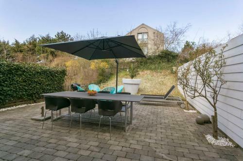 Modern Architectural House 5 Min From Beach With Great Private Garden