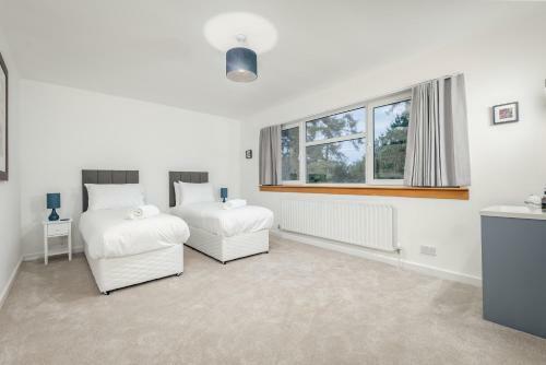 Green Tiles - Large 5 Bedroom Property