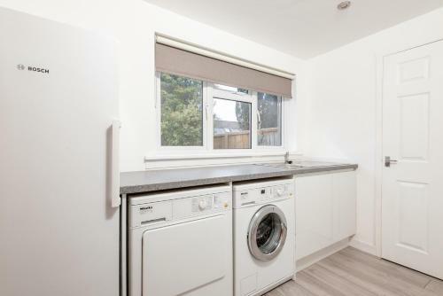 Green Tiles - Large 5 Bedroom Property
