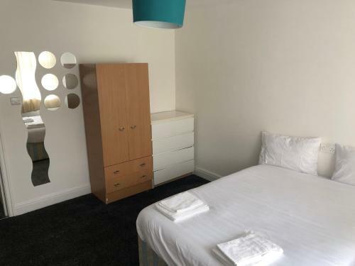 Hostal 3 Bed Becketts Headingley