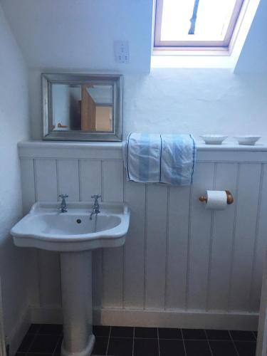Cynefin, A Delightful Cottage In Newport, Pembs.