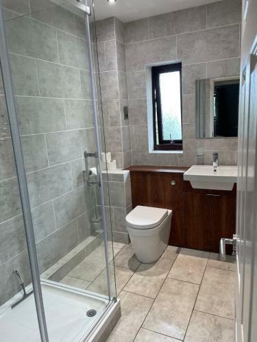 Two Bedroom Apartment- Private Parking-tenby