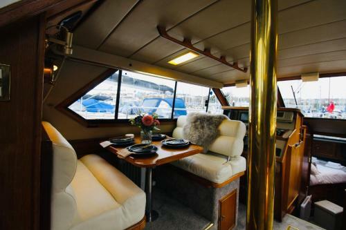 Exceptional Yacht With Two Bedrooms In West Wales
