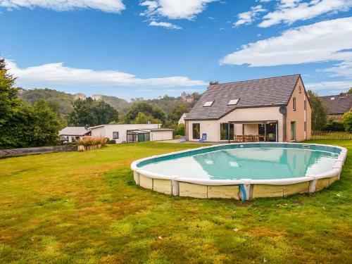 Splendid Villa In Sart Jalhay With Swimming Pool