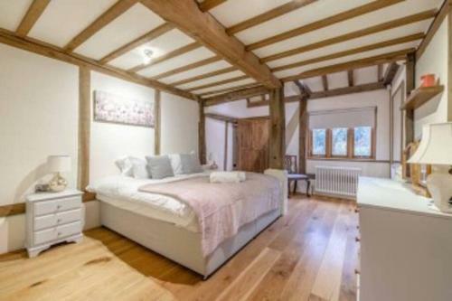 Dorney Barn - By The Accommodation Club