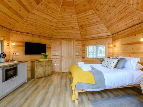 Honey Bee Retreat-uk36830