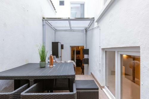 New And Cozy Apartment With Outside Terrace