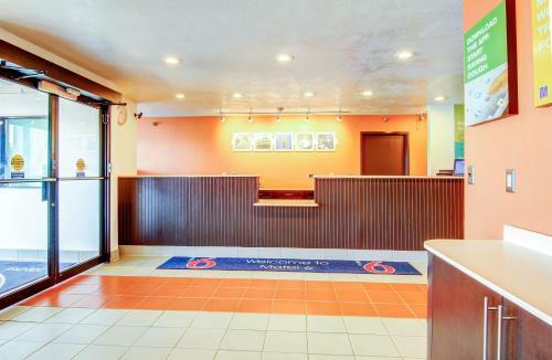 Motel 6 - Columbia