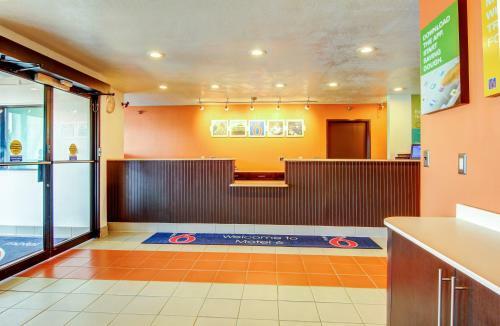 Motel 6 - Columbia