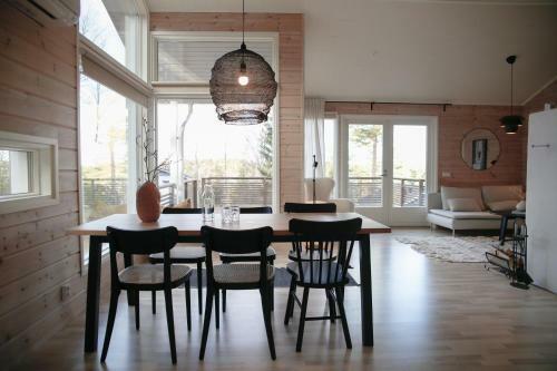 Villa Laidike With Sauna/fireplace, 80 Km Helsinki