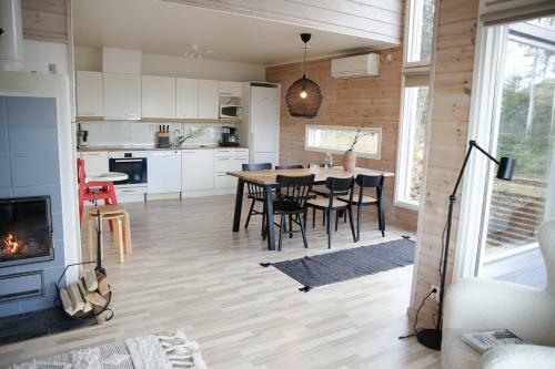 Villa Laidike With Sauna/fireplace, 80 Km Helsinki