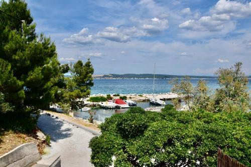 Beachfront House 5+3