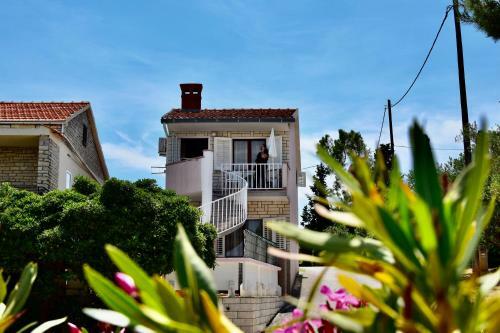 Beachfront House 5+3