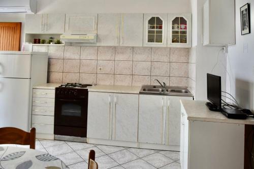 Beachfront House 5+3