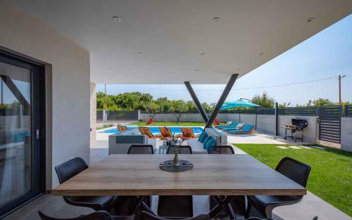 Holiday Home In Mali Vare?ki/istrien 37975