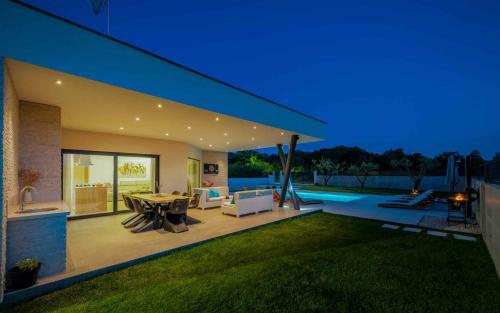 Holiday Home In Mali Vare?ki/istrien 37975